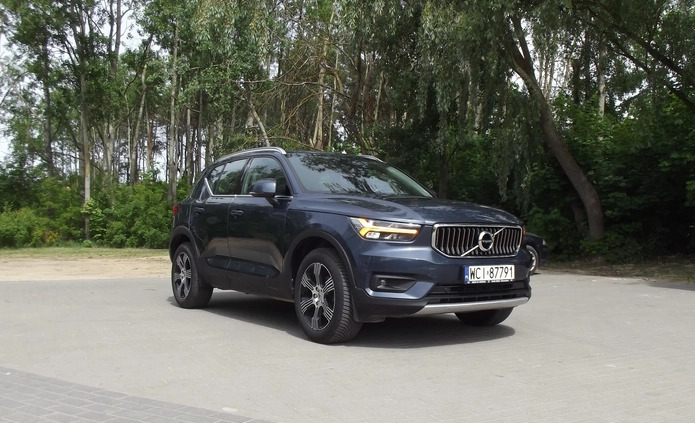 Volvo XC 40 cena 87900 przebieg: 148200, rok produkcji 2018 z Ciechanów małe 254